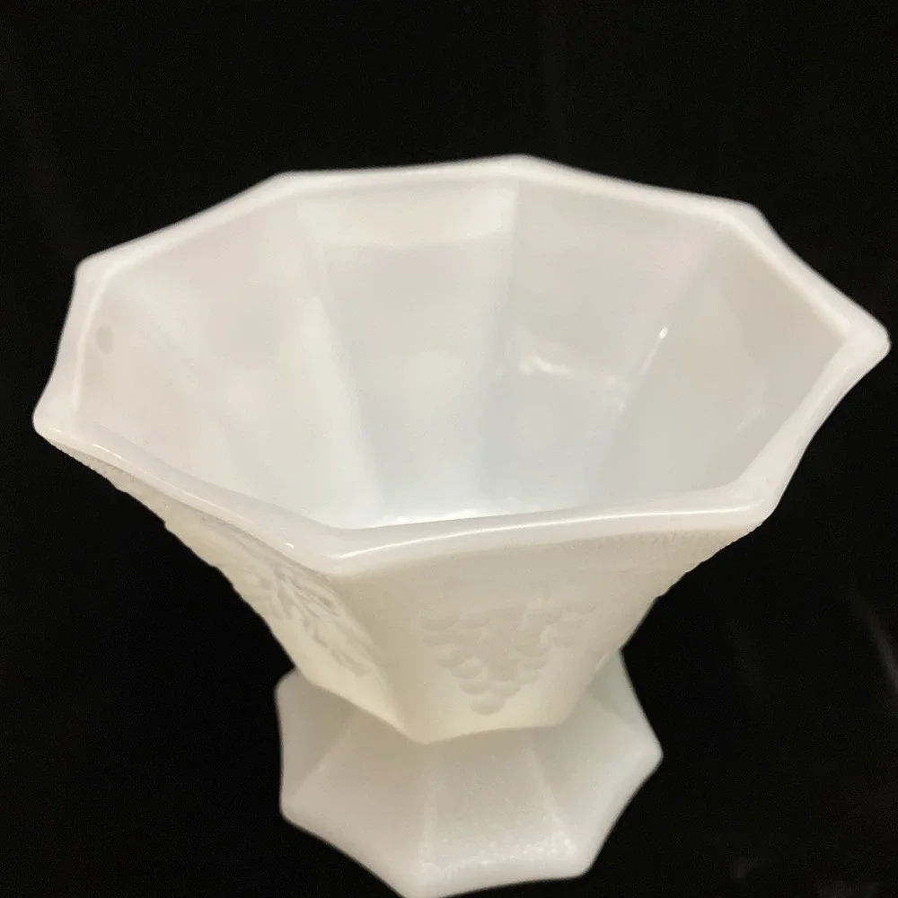 Anchor Hocking Milk Glass Candy Dish W/ Grape Clusters & Leaves 5x6